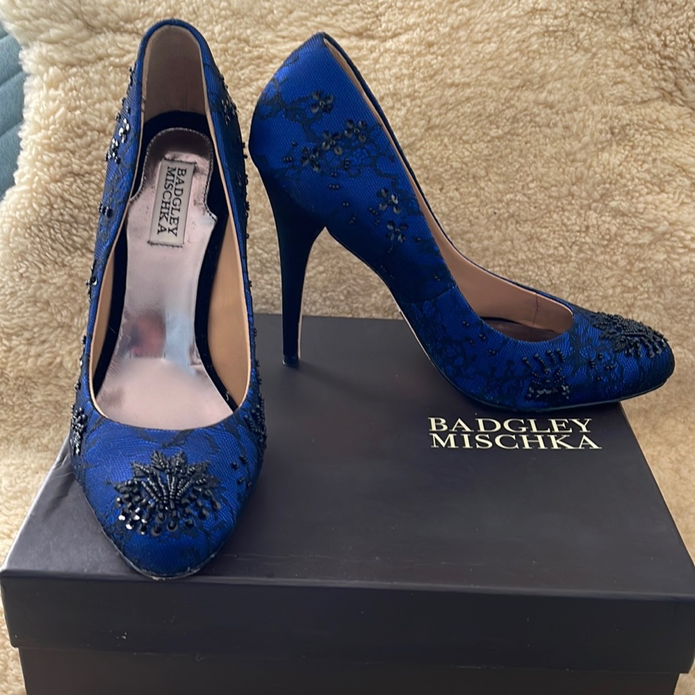 Gorgeous Badgley Mischka Sanoma royal blue heels, black lace & beading, sz 10